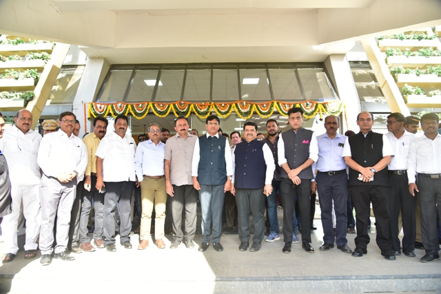 Mansukh Mandaviya inaugurates infra projects at JNPT 